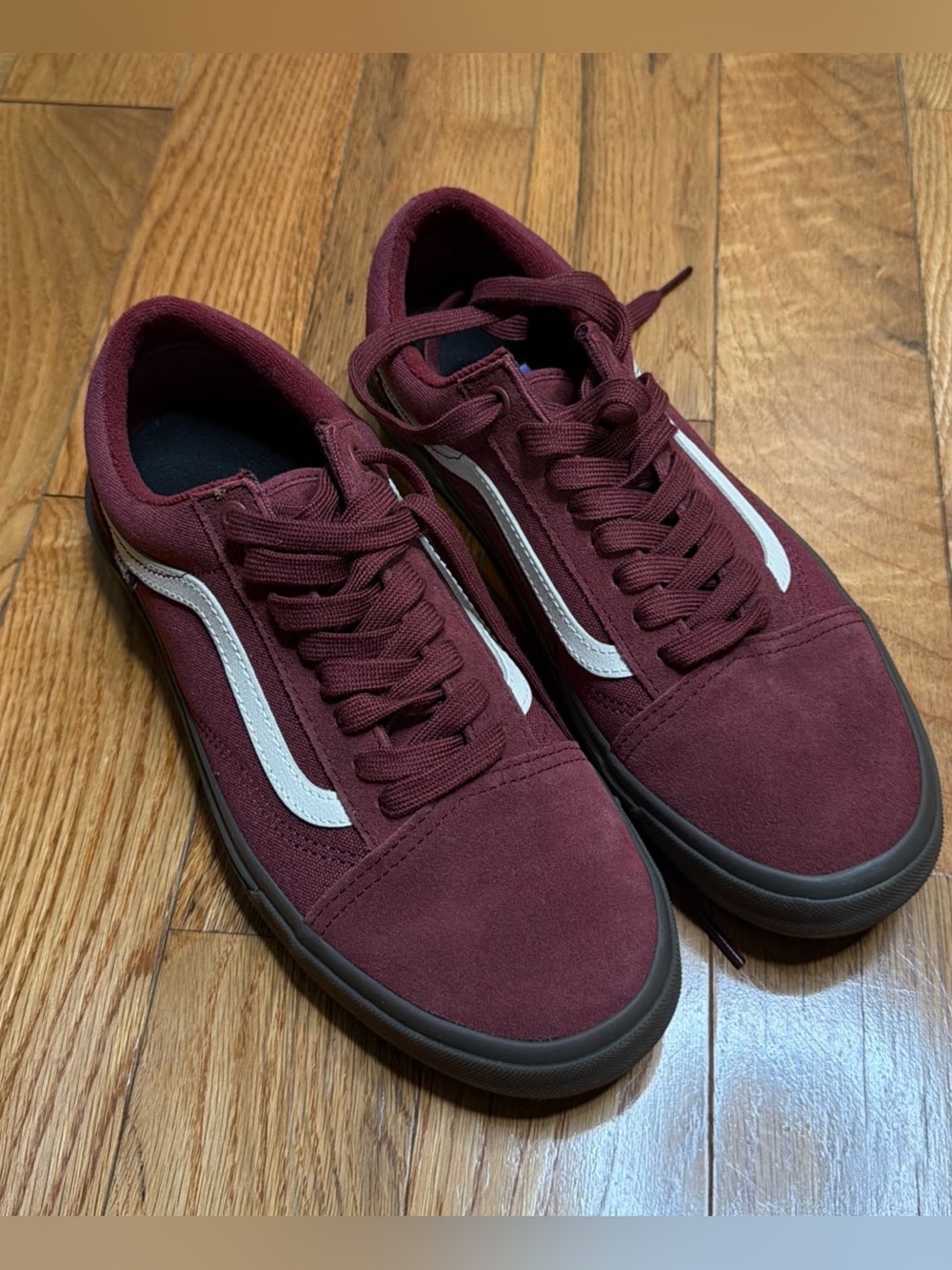 Vans Low-Top Sneakers in Maroon and White